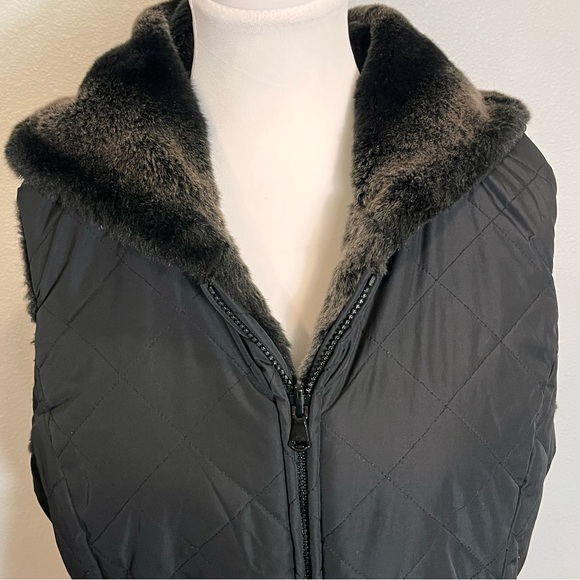 Kristen Blake Reversible Faux Fur Hooded Vest
Brown Black M Plush Warmth Cozy - Picture 5 of 12